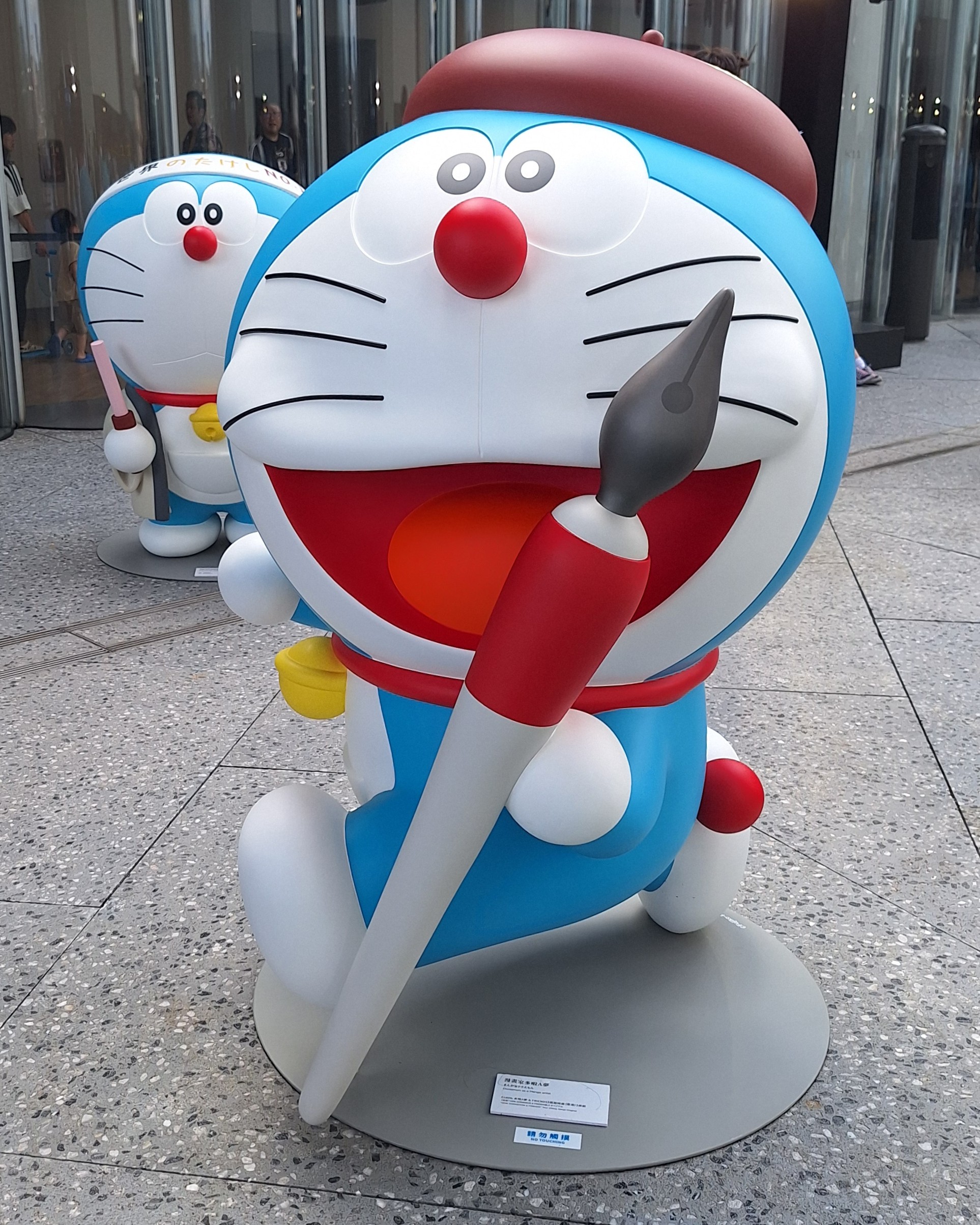 [雕塑] 漫畫家哆啦A夢／漫畫家多啦A夢（まんが家ドラえもん，Doraemon as a Manga artist）