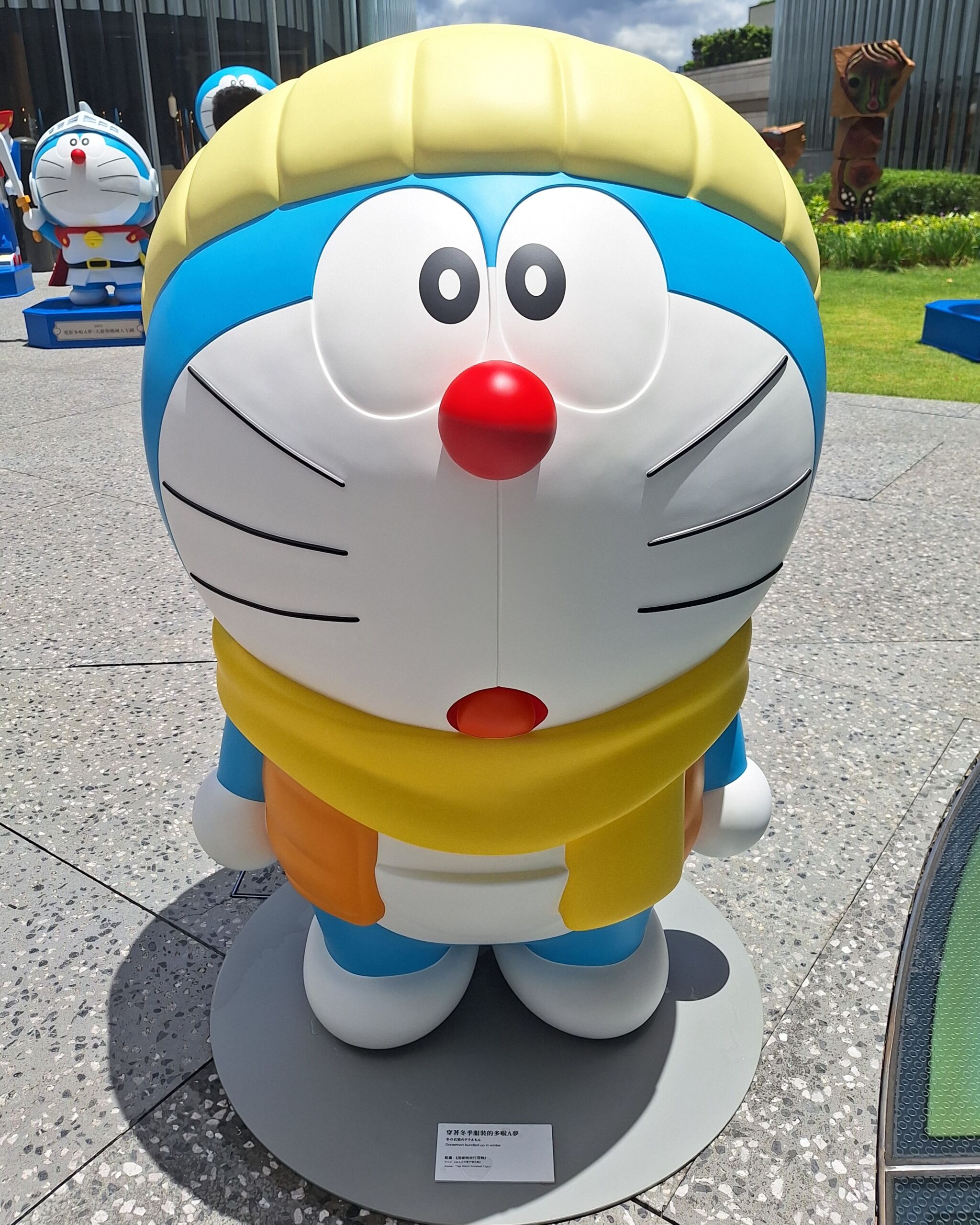 [雕塑] 穿著冬季服裝的哆啦A夢／穿著冬季服裝的多啦A夢（冬の衣装のドラえもん，Doraemon bundled up in winter）