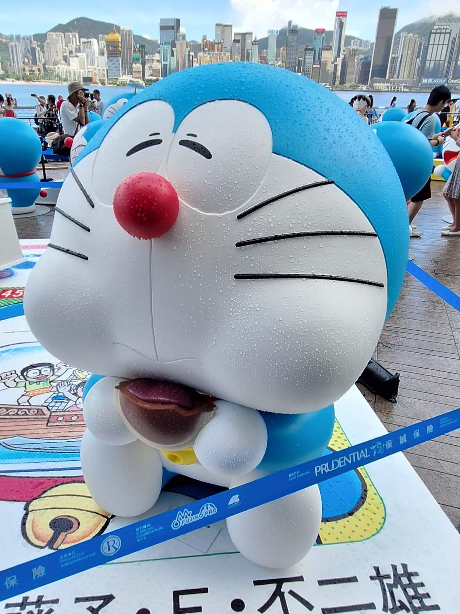 [雕塑] 開心地吃著銅鑼燒的哆啦A夢／開心地吃著豆沙包的多啦A夢（どら焼きを食べてうれしそうなドラえもん，Doraemon enjoy eating his dorayaki）