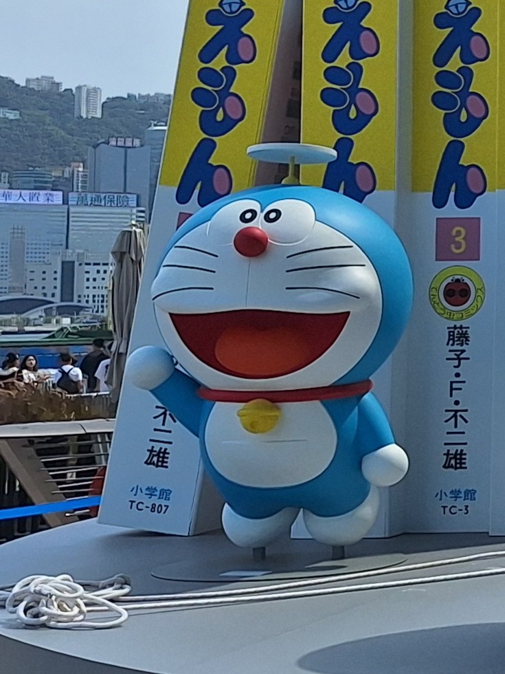[雕塑] 用竹蜻蜓飛行的多啦A夢（Doraemon hovering with his Hopter）