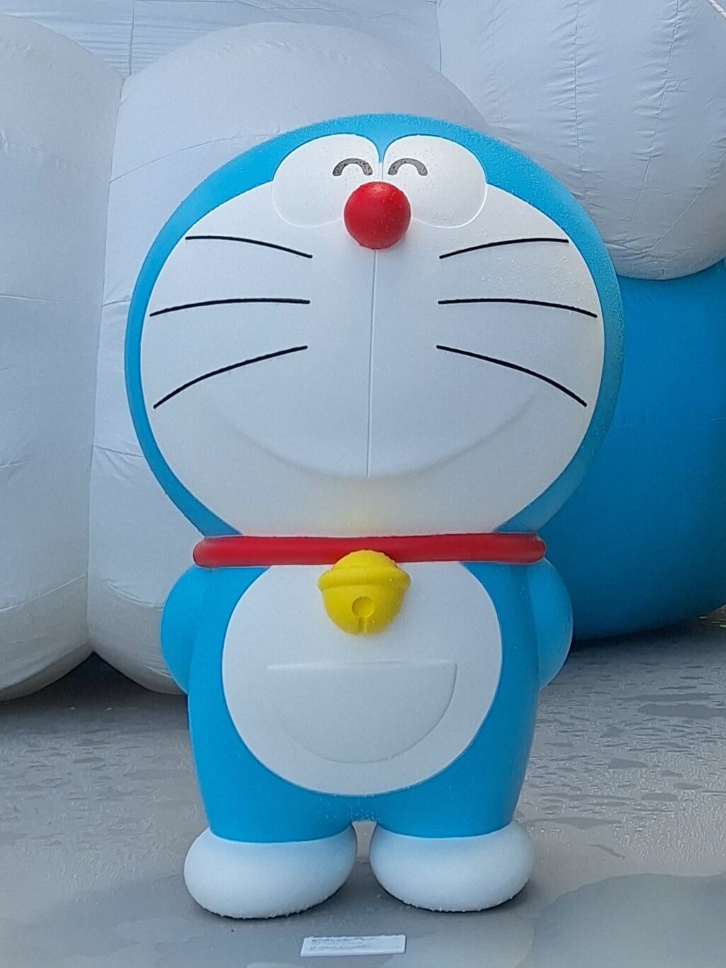 [雕塑] 站立端正的多啦A夢（Doraemon looking well-mannered）