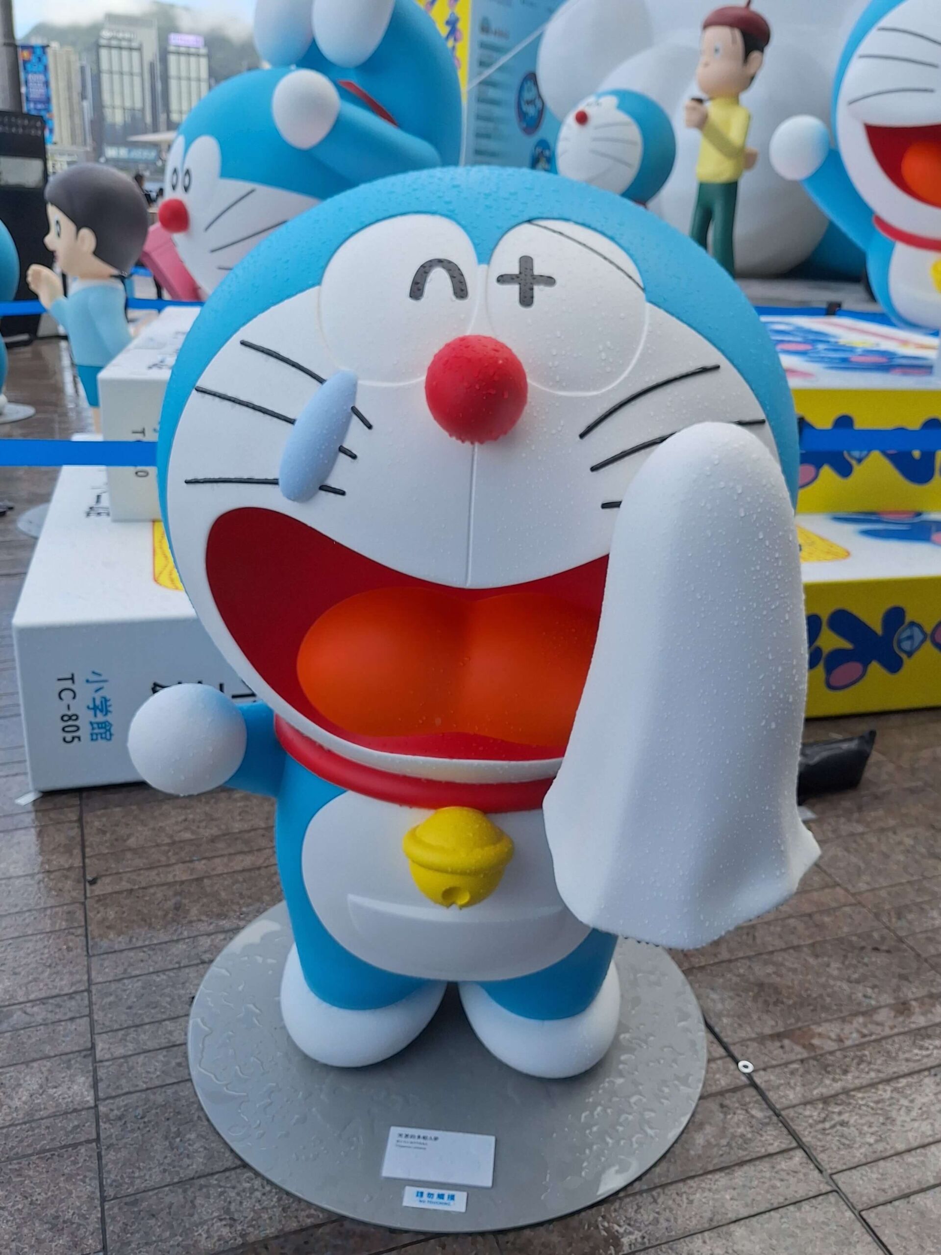 [雕塑] 哭著的多啦A夢（泣いているドラえもん，Doraemon sobbing）