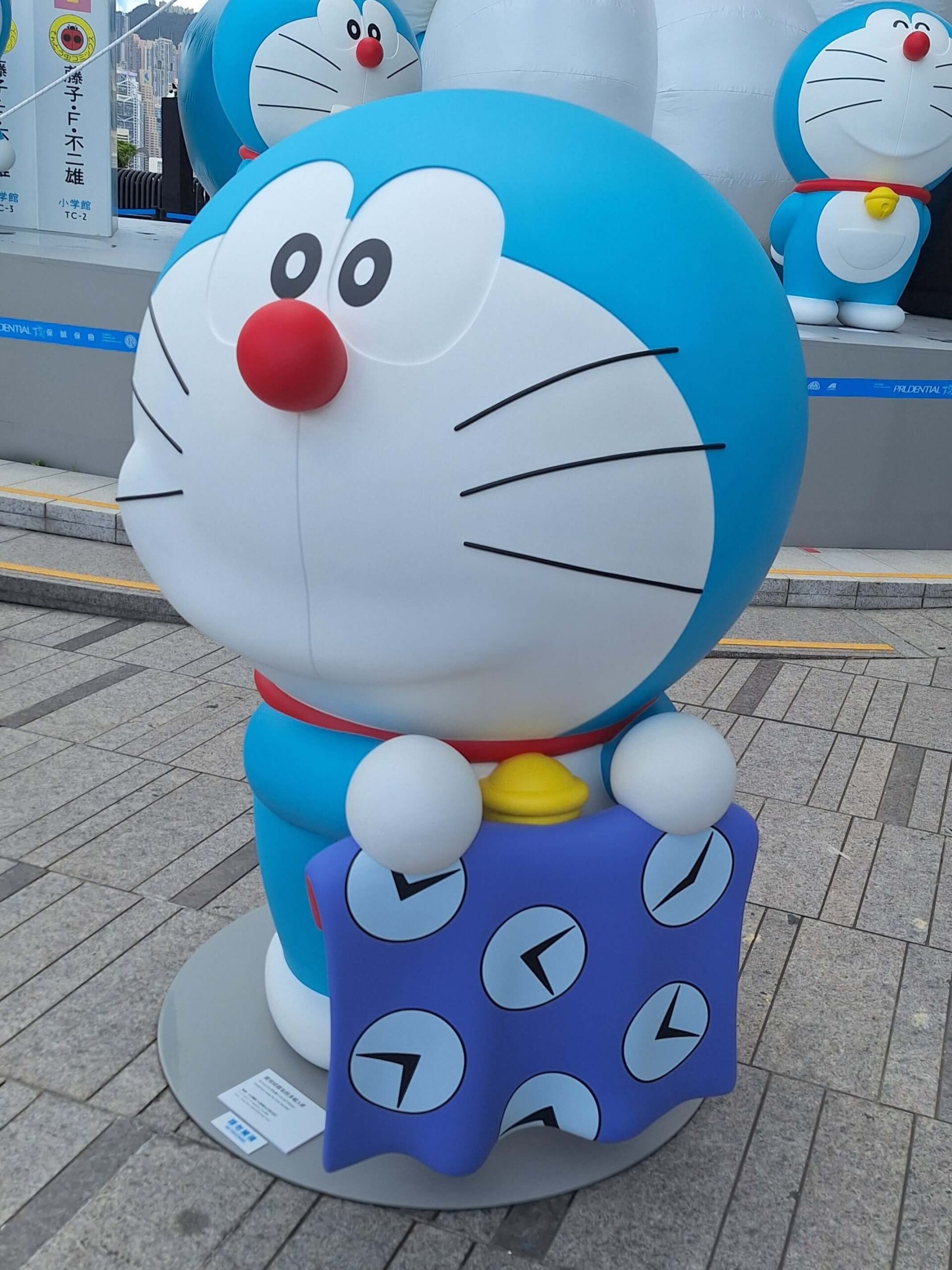 [雕塑] 使用時光布的哆啦A夢／使用時間布的多啦A夢（タイムふろしきを使っているドラえもん，Doraemon using his Time Kerchief）