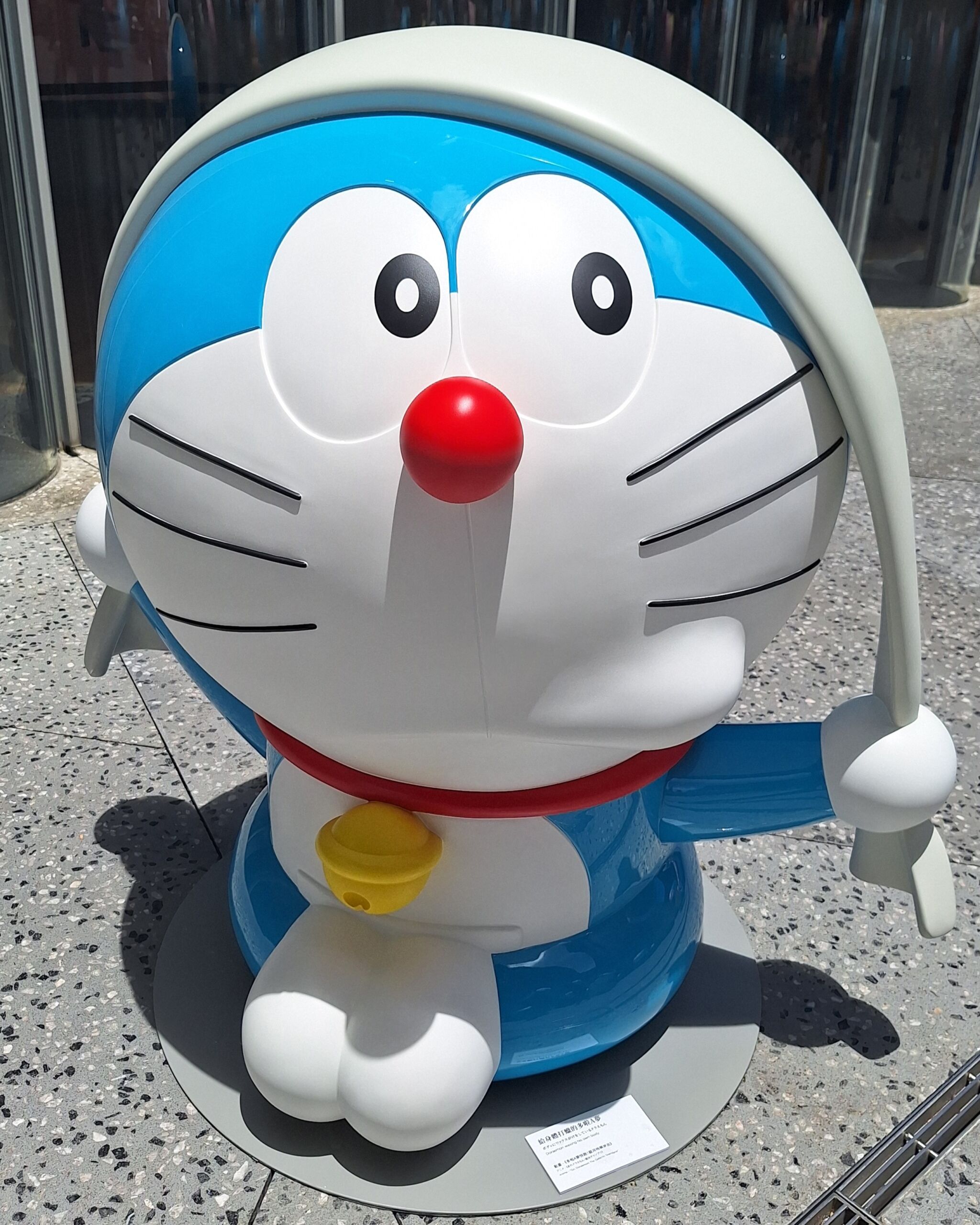 [雕塑] 給身體打蠟的哆啦A夢／給身體打蠟的多啦A夢（ボディにワックスがけをしているドラえもん，Doraemon waxing his own body）