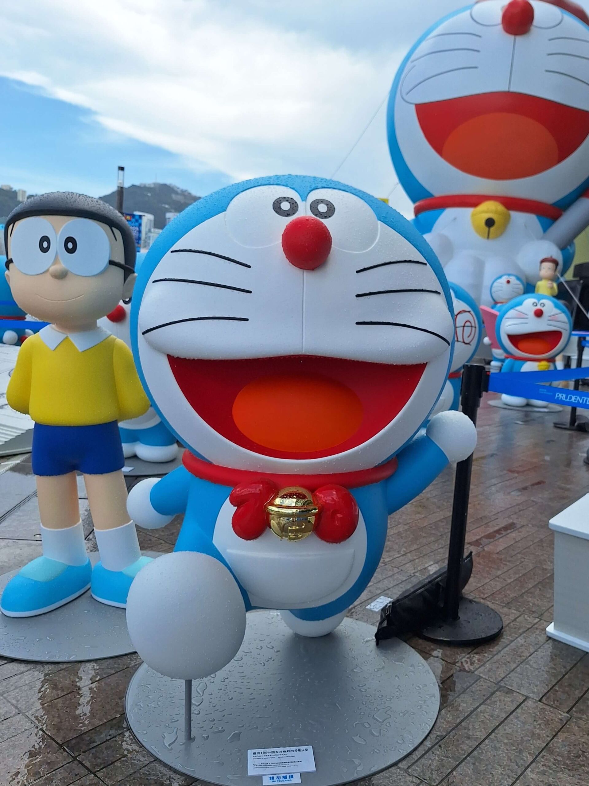 [雕塑] 戴著100%朋友召喚鈴的哆啦A夢／戴著100%朋友召喚鈴的多啦A夢（100%友だちあつめすずをつけたドラえもん，Doraemon wears 100% Friends-calling Bell）