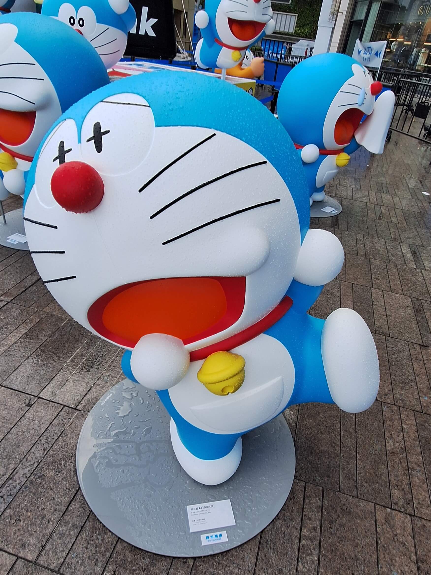 [雕塑] 眼花繚亂的多啦A夢（目が回っているドラえもん，Doraemon with swirling eyes）