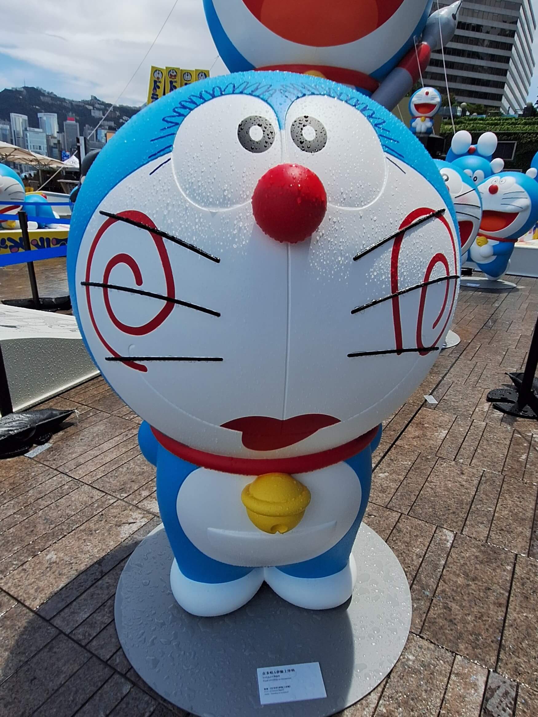 [雕塑] 在多啦A夢臉上塗鴉（ドラえもんに落書き，Prank doodling on Doraemon）