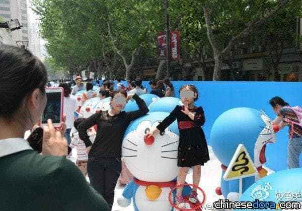 [上海] 遊客欺負哆啦A夢 開展僅兩天傷痕已累累