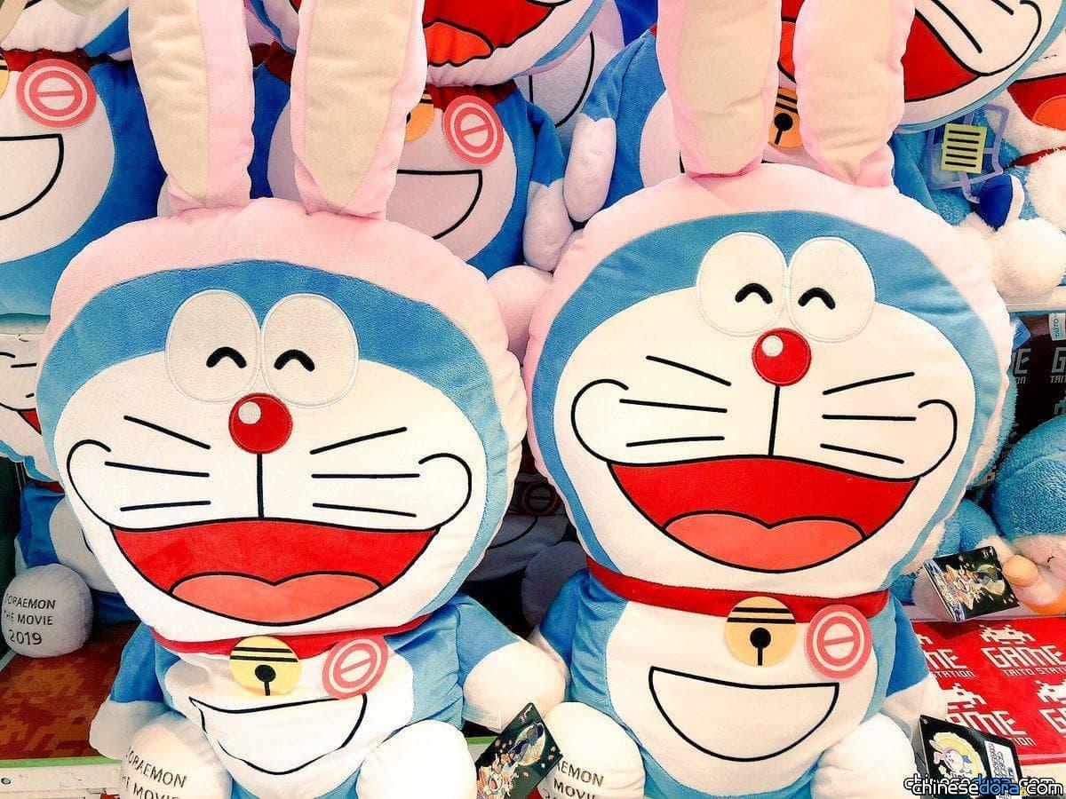 [日本] 戴著兔耳朵的大型哆啦A夢布偶上市了! 哆啦A夢電影全新布偶類景品搶先看