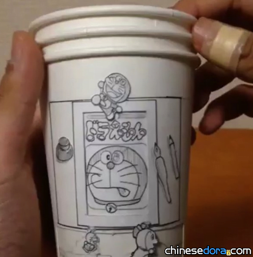 [日本] 網友用紙杯做出立體哆啦A夢連環漫畫! 神技引27萬人點讚
